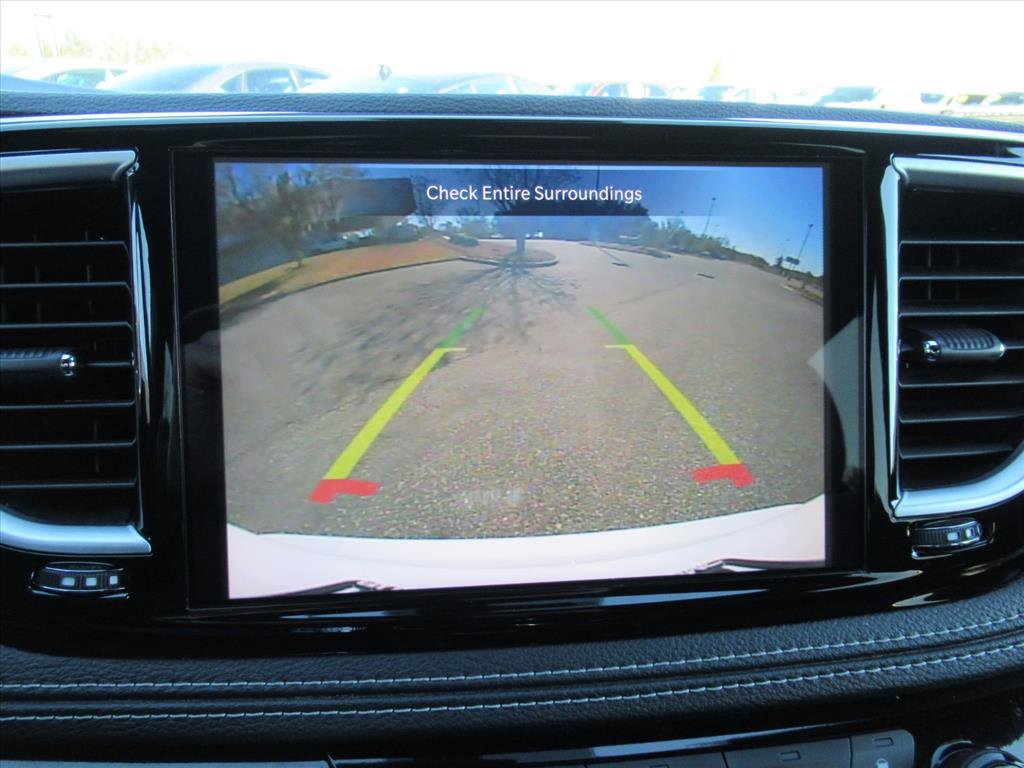 Used 2025 Chrysler Pacifica Limited image 24