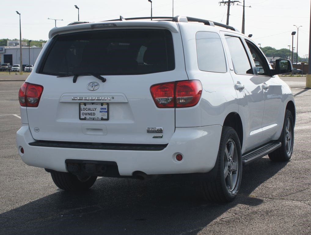 Used 2017 Toyota Sequoia SR5 w/ Sport Appearance Package AWD/4WD image 20