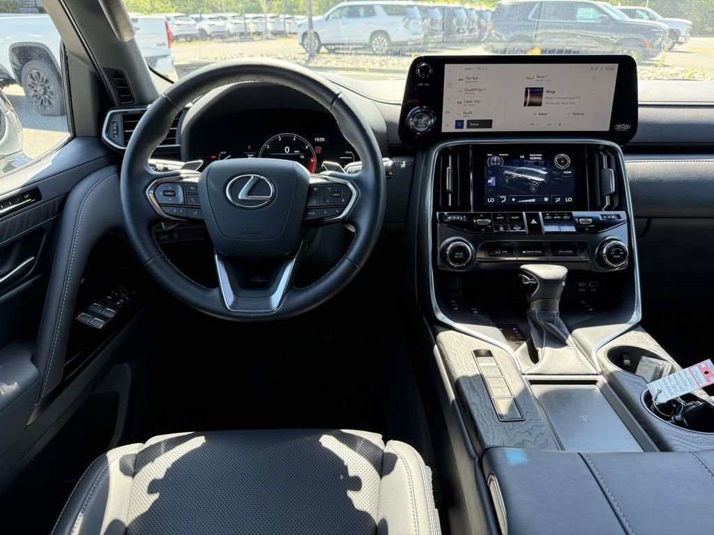 Used 2023 Lexus LX 600 4WD w/ Appearance Package image 8