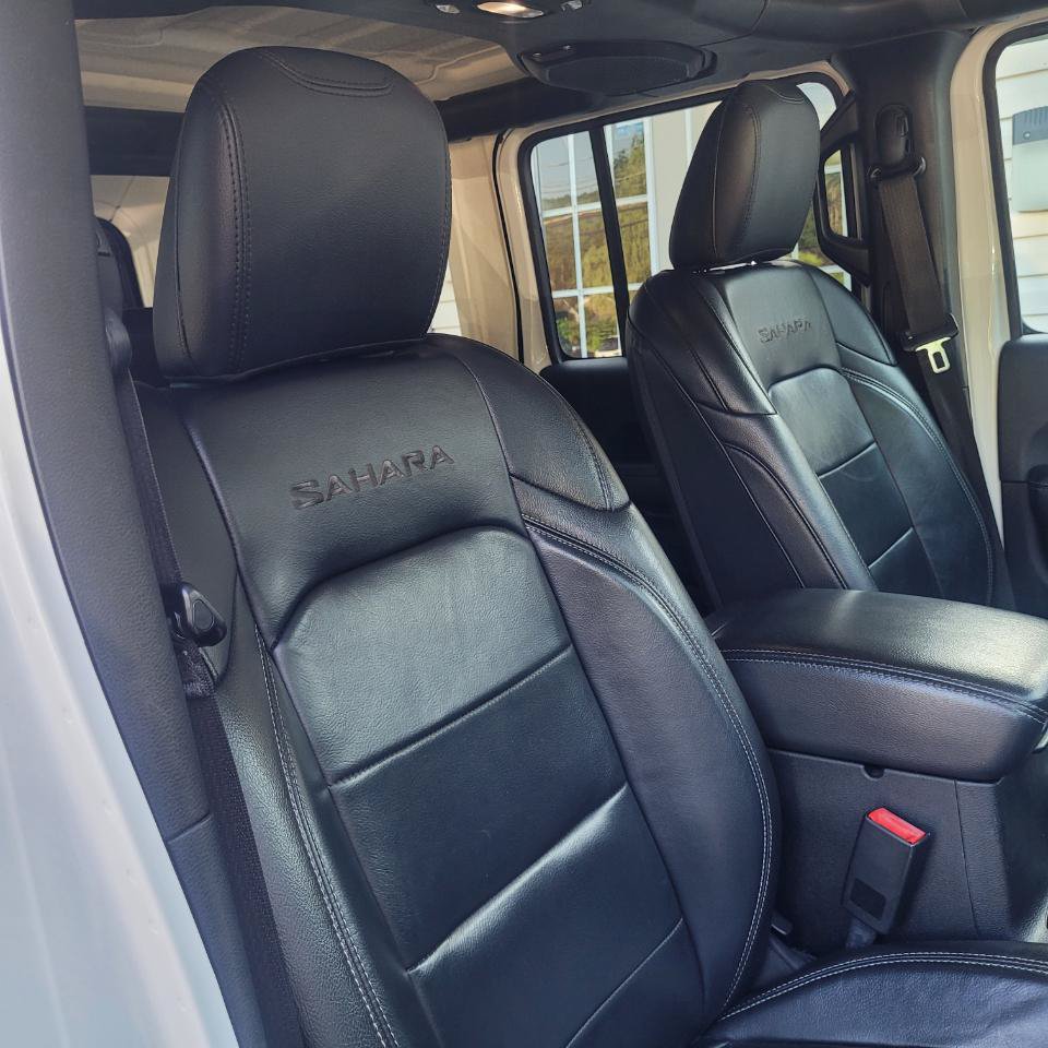 Used 2018 Jeep Wrangler Unlimited Sahara AWD/4WD image 26