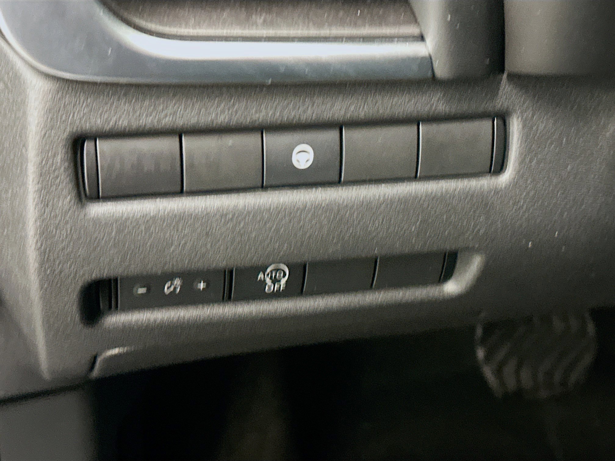 Used 2023 Nissan Rogue SV AWD/4WD image 17