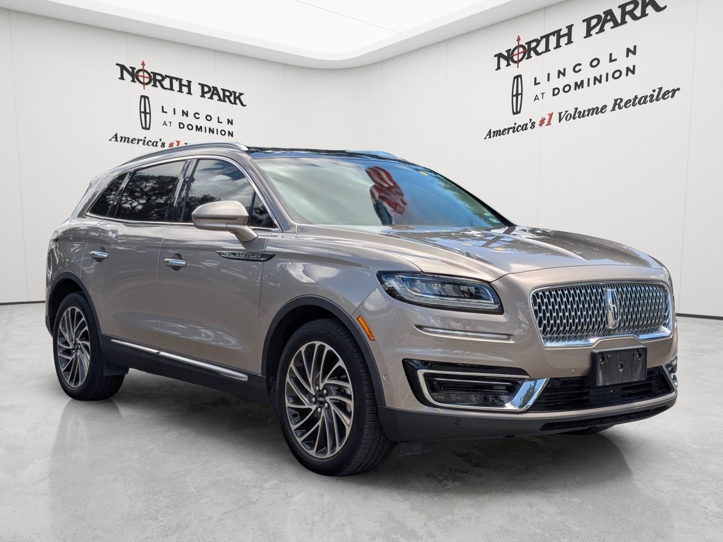 Used 2020 Lincoln Nautilus Reserve FWD image 4
