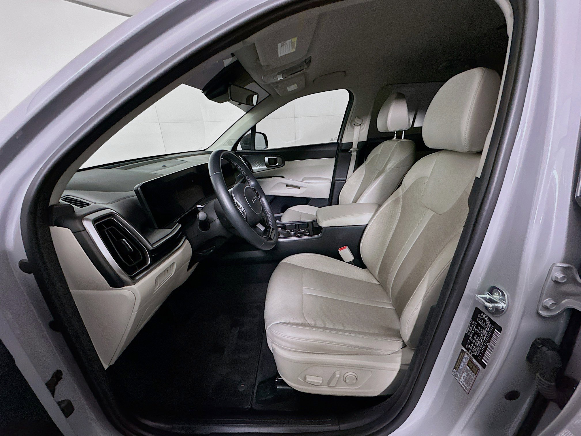 Used 2025 Kia Sorento S image 13