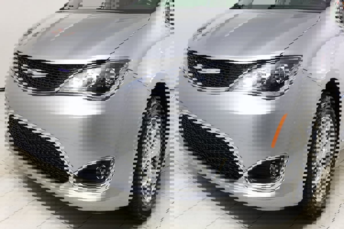 Used 2019 Chrysler Pacifica Limited image 50