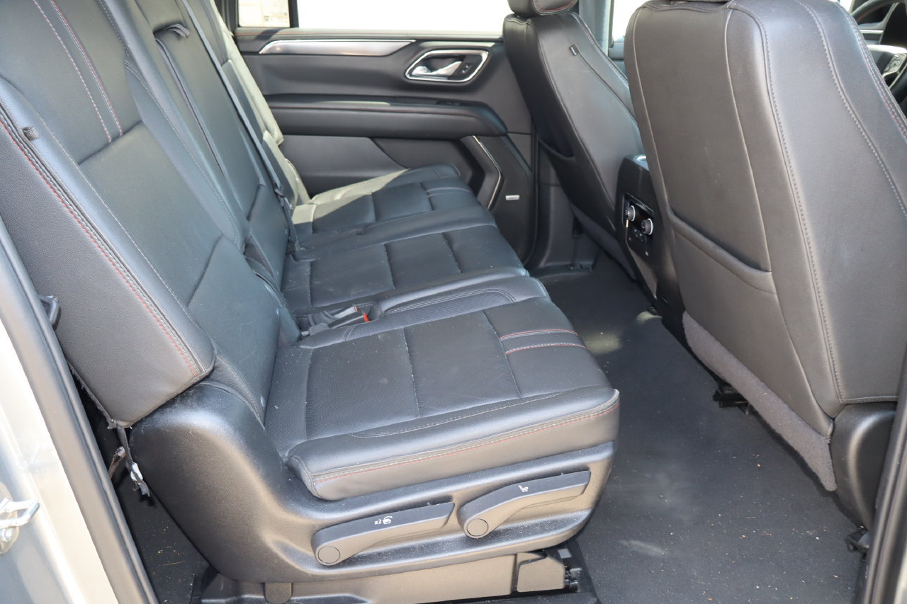 Used 2024 Chevrolet Suburban RST RWD image 18