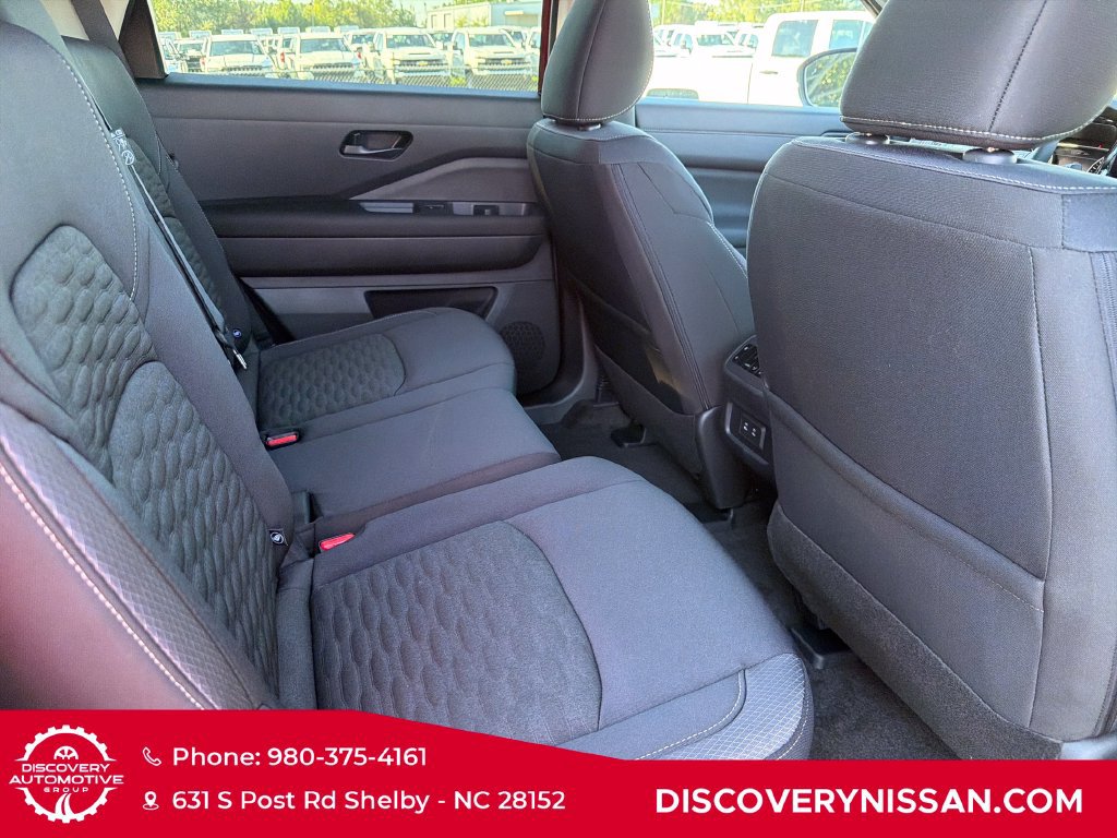 New 2026 Nissan Pathfinder SV w/ SV Premium Package FWD image 36