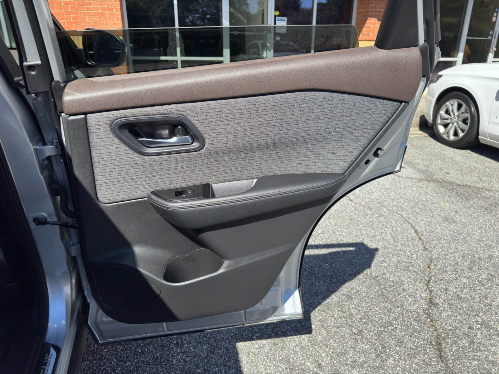 Used 2022 Nissan Rogue SV FWD image 39