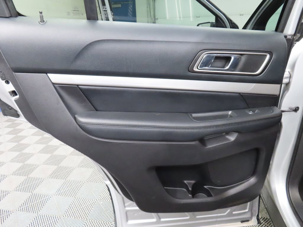 Used 2016 Ford Explorer XLT w/ Equipment Group 202A AWD/4WD image 58