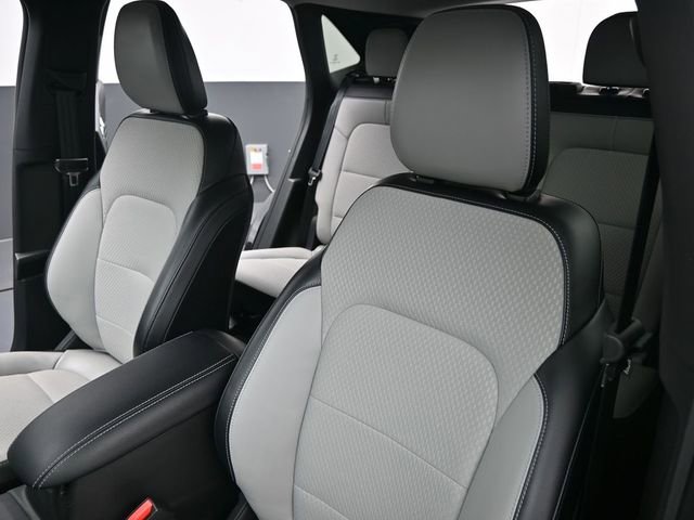 Used 2025 Ford Escape SE image 12