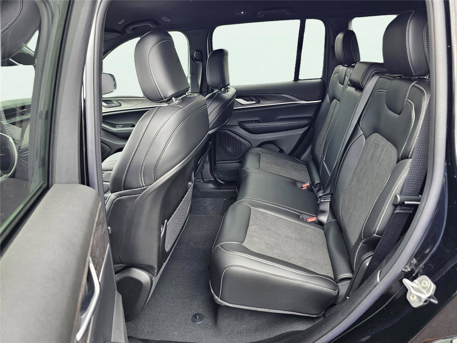 New 2026 Jeep Grand Cherokee Altitude RWD image 30
