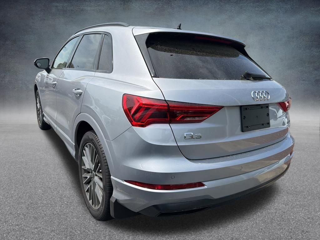 Used 2023 Audi Q3 2.0T Premium w/ Black Optic Package image 3
