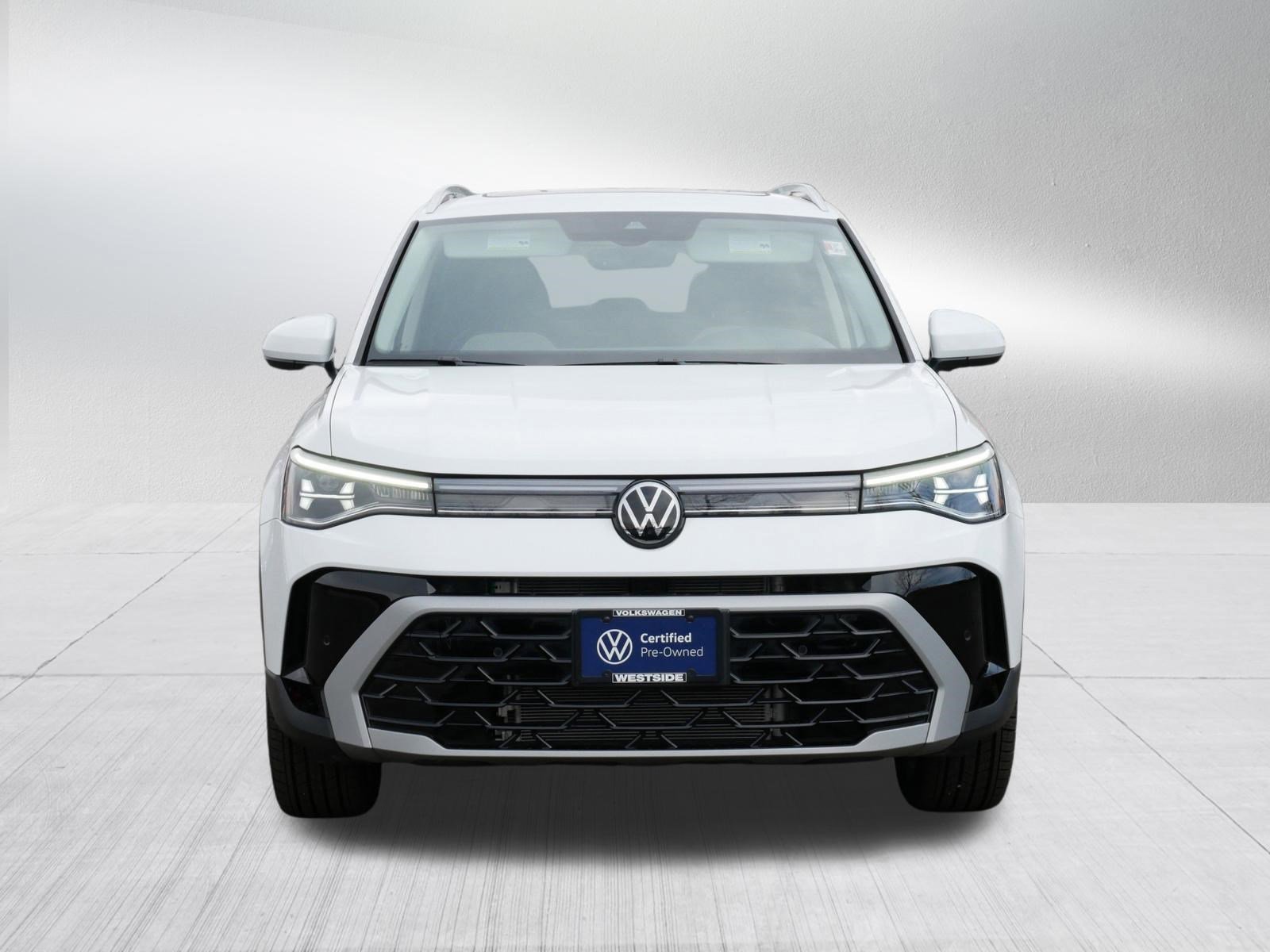 Certified 2025 Volkswagen Taos SEL AWD/4WD image 2