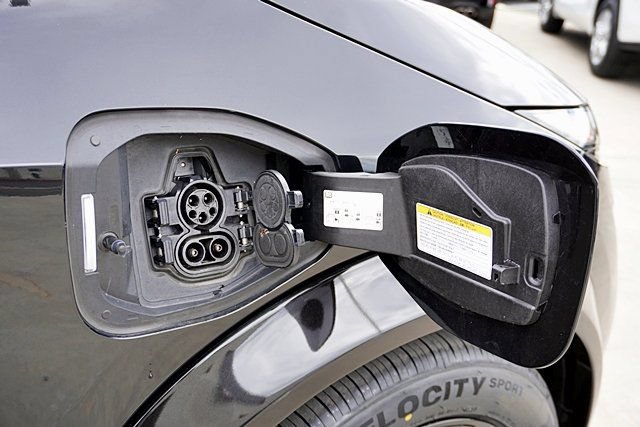 Used 2024 Nissan Ariya FWD image 12