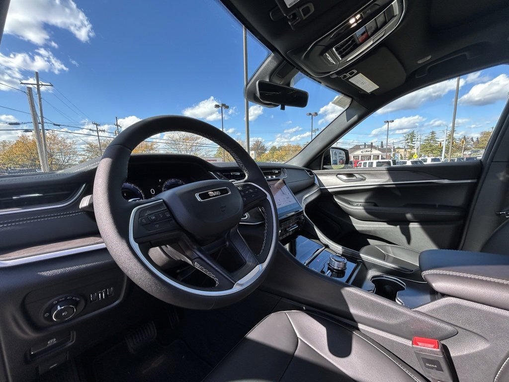 New 2025 Jeep Grand Cherokee Limited image 15