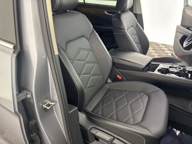 Used 2024 Volkswagen Atlas SE image 32
