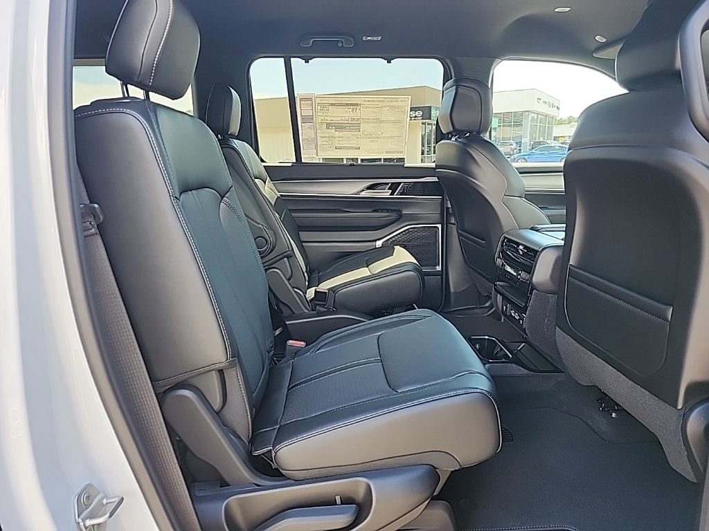 New 2025 Jeep Wagoneer L Series II image 13