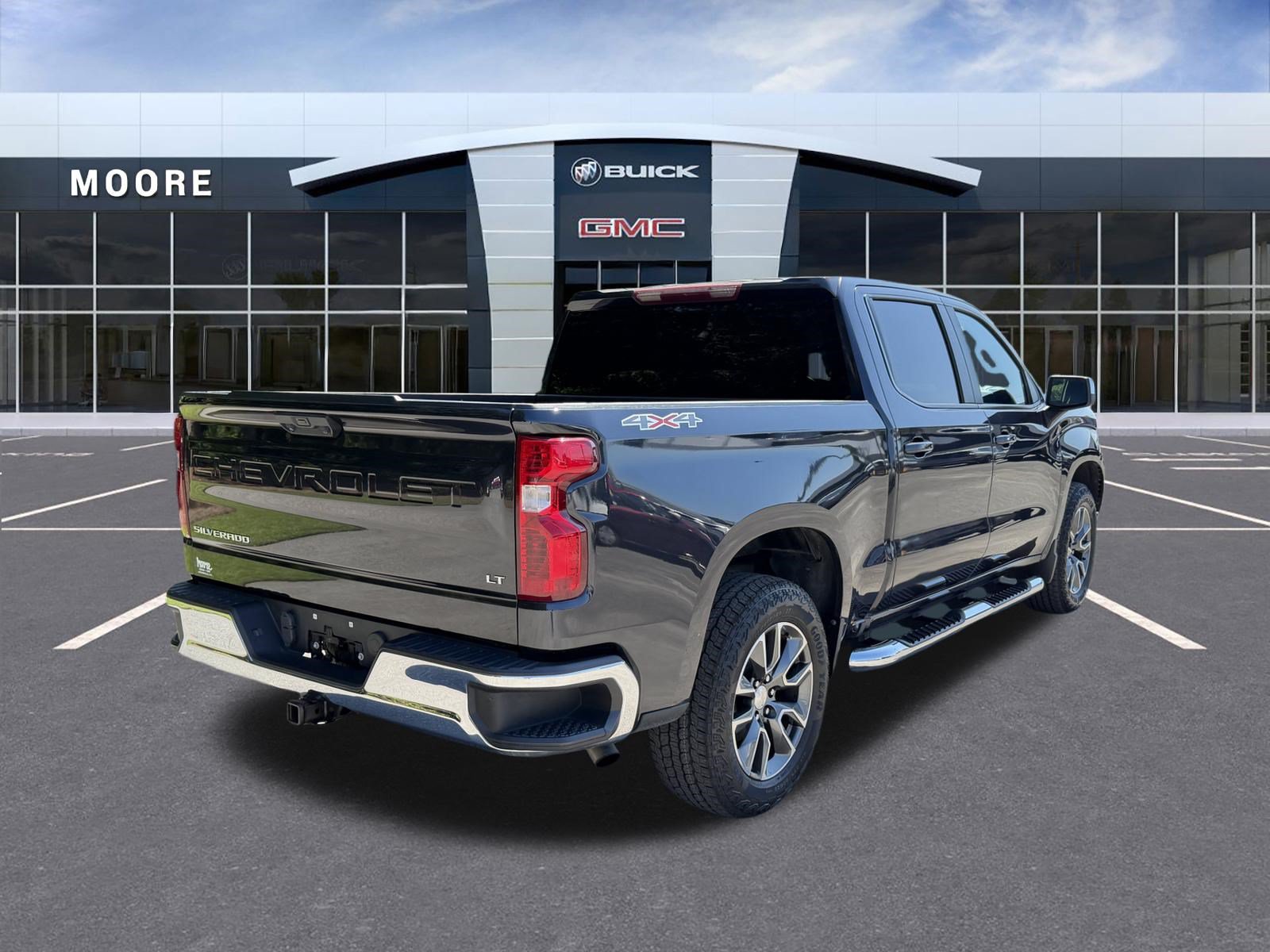 Used 2022 Chevrolet Silverado 1500 LT AWD/4WD image 3