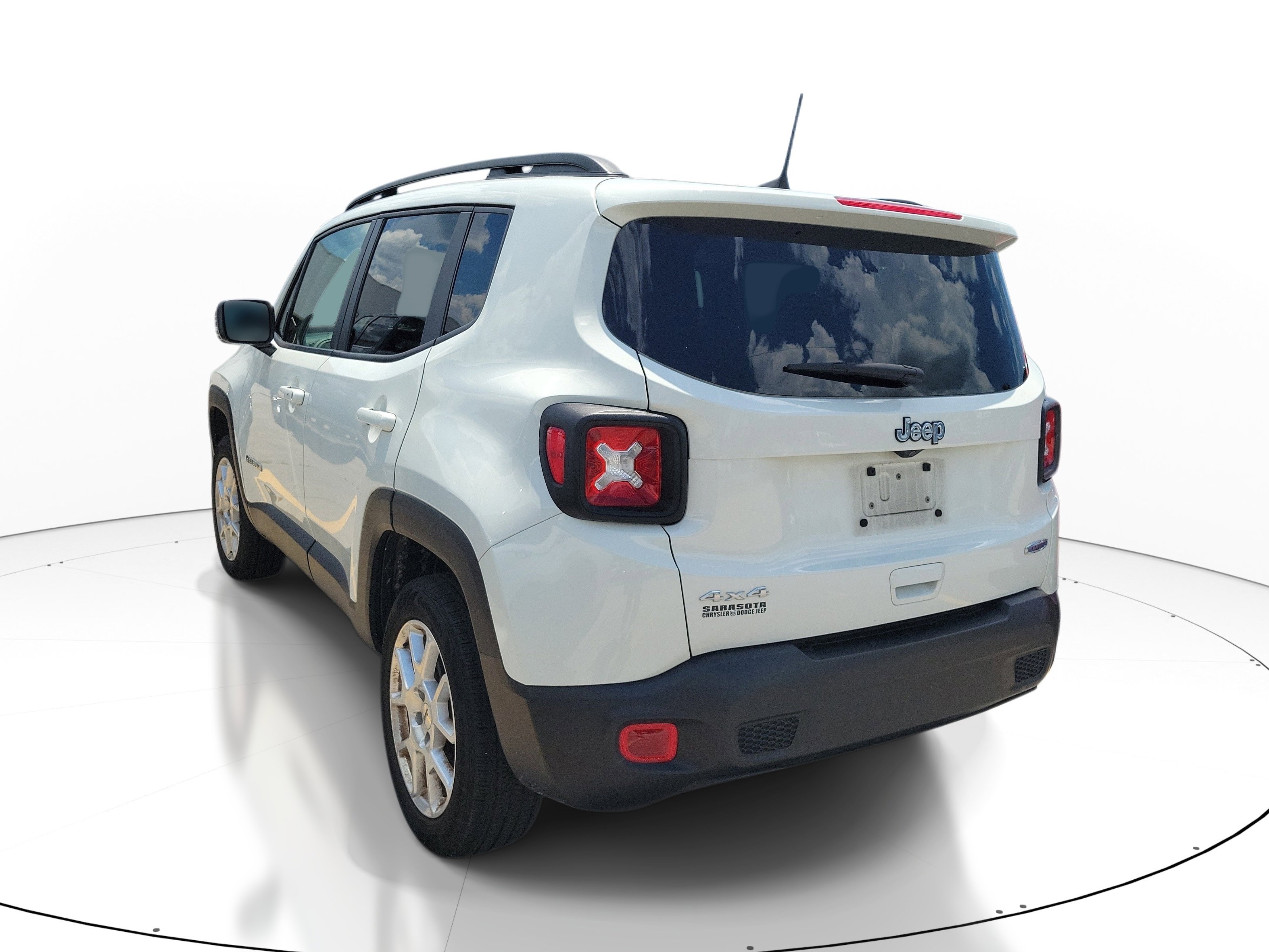 Used 2022 Jeep Renegade Latitude w/ Convenience Group AWD/4WD image 4