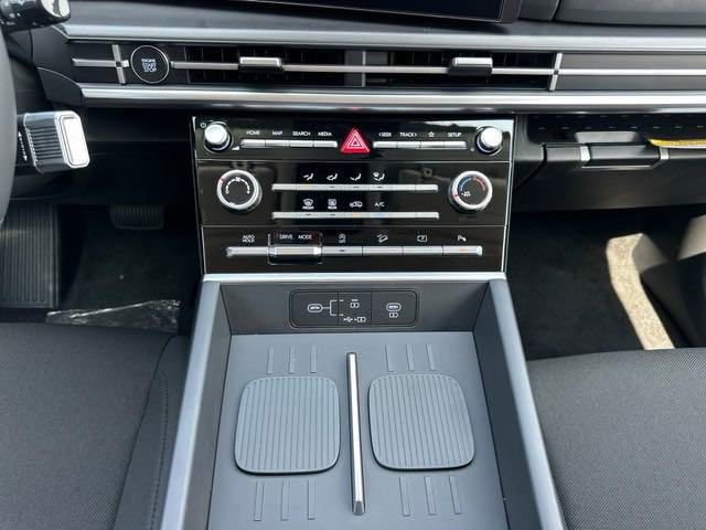 New 2025 Hyundai Santa Fe SE image 15
