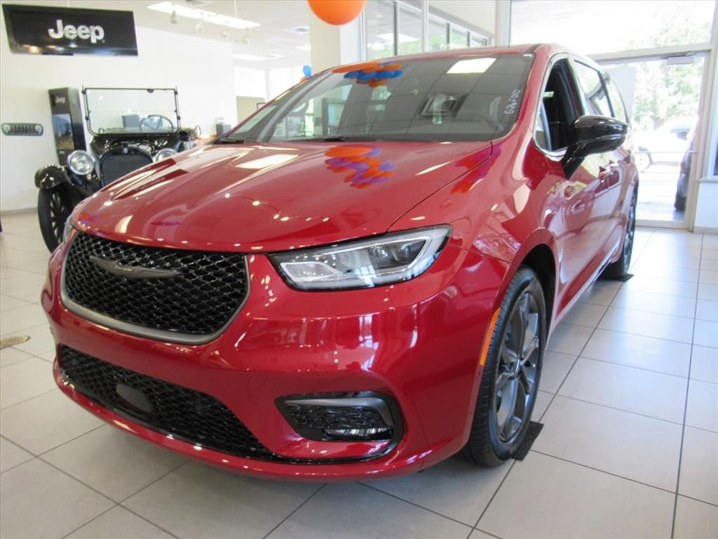 New 2026 Chrysler Pacifica Select image 3