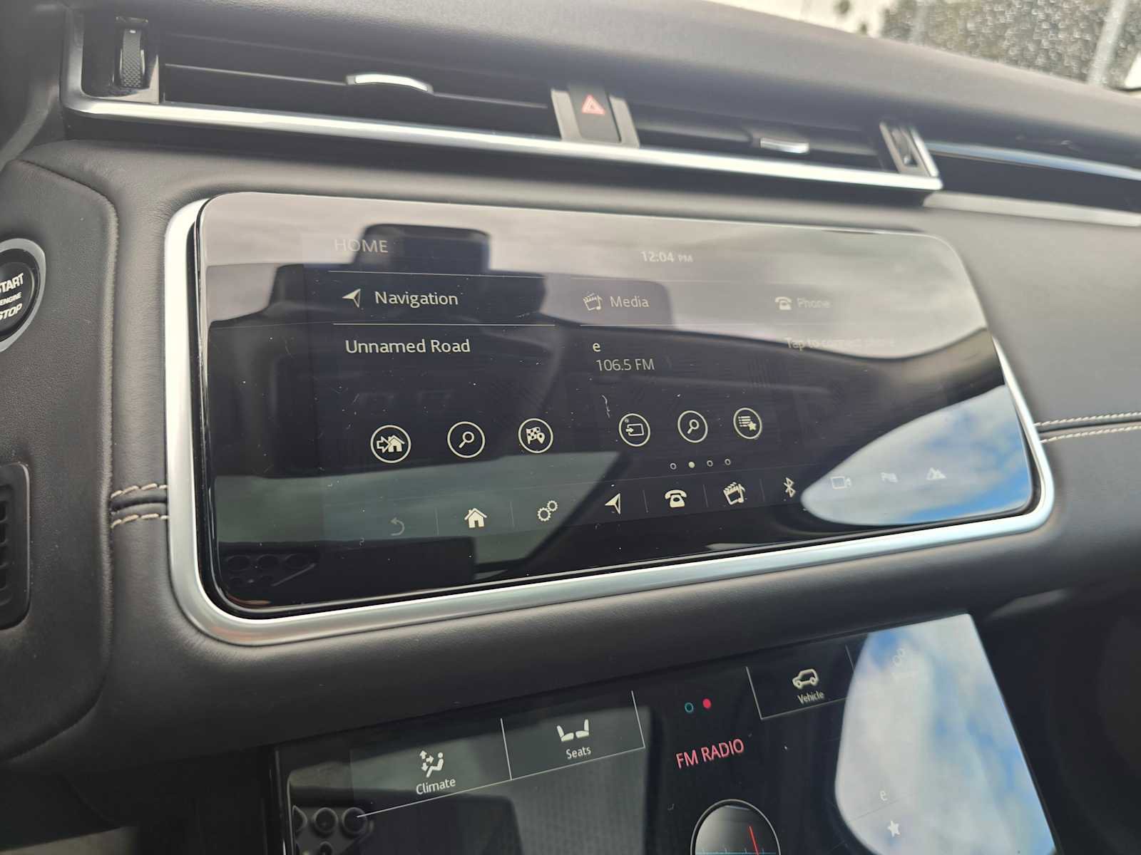 Used 2018 Land Rover Range Rover Velar R-Dynamic SE image 28