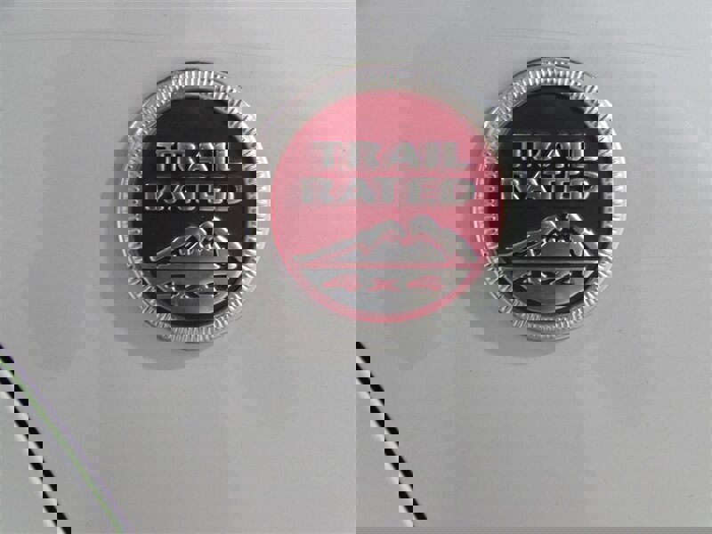 Used 2018 Jeep Cherokee Trailhawk image 69