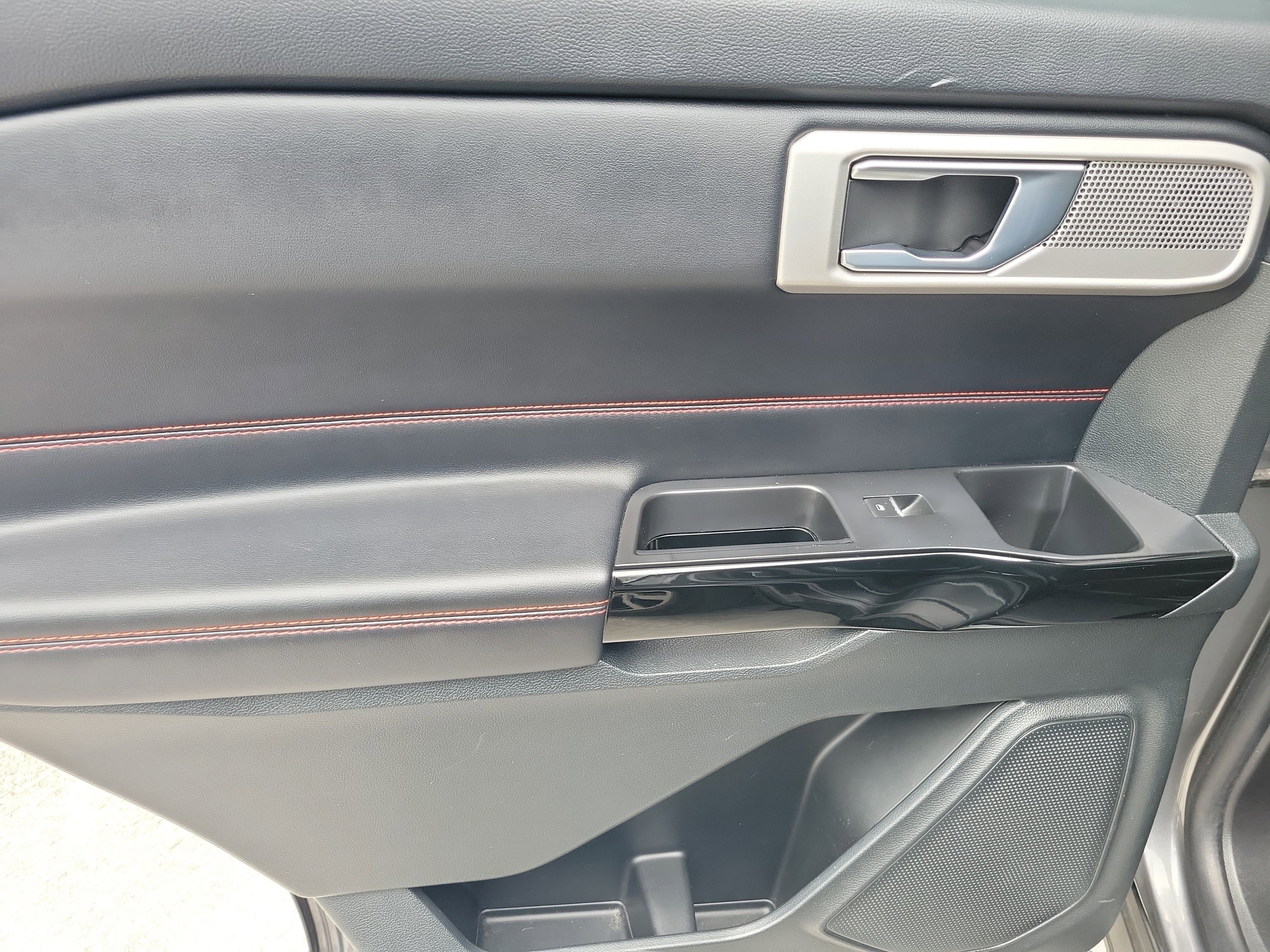 Used 2022 Ford Explorer ST-Line RWD image 12
