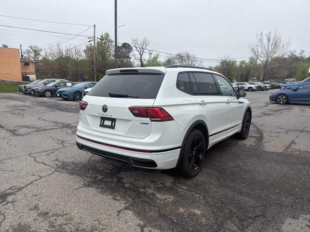 Used 2024 Volkswagen Tiguan SE R-Line image 9