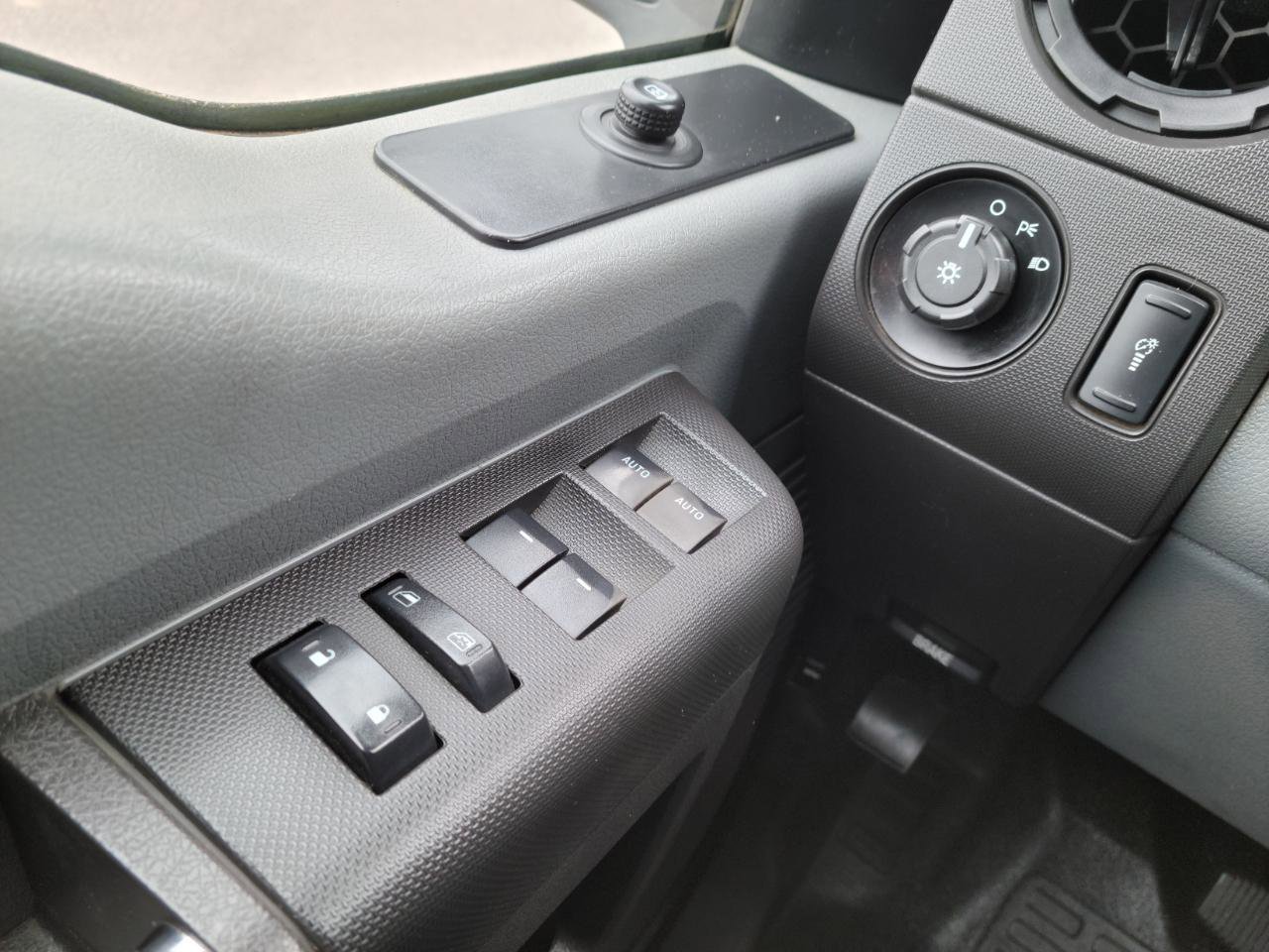 Used 2016 Ford F550 4x4 Crew Cab Super Duty image 12