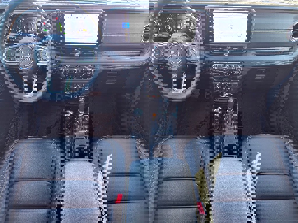 Used 2024 Jeep Wrangler Unlimited Sahara image 29