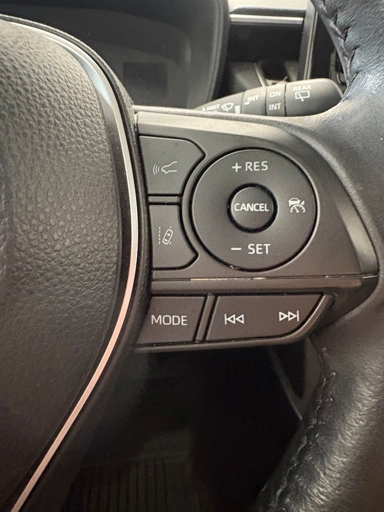 Used 2022 Toyota Corolla Cross LE AWD/4WD image 20