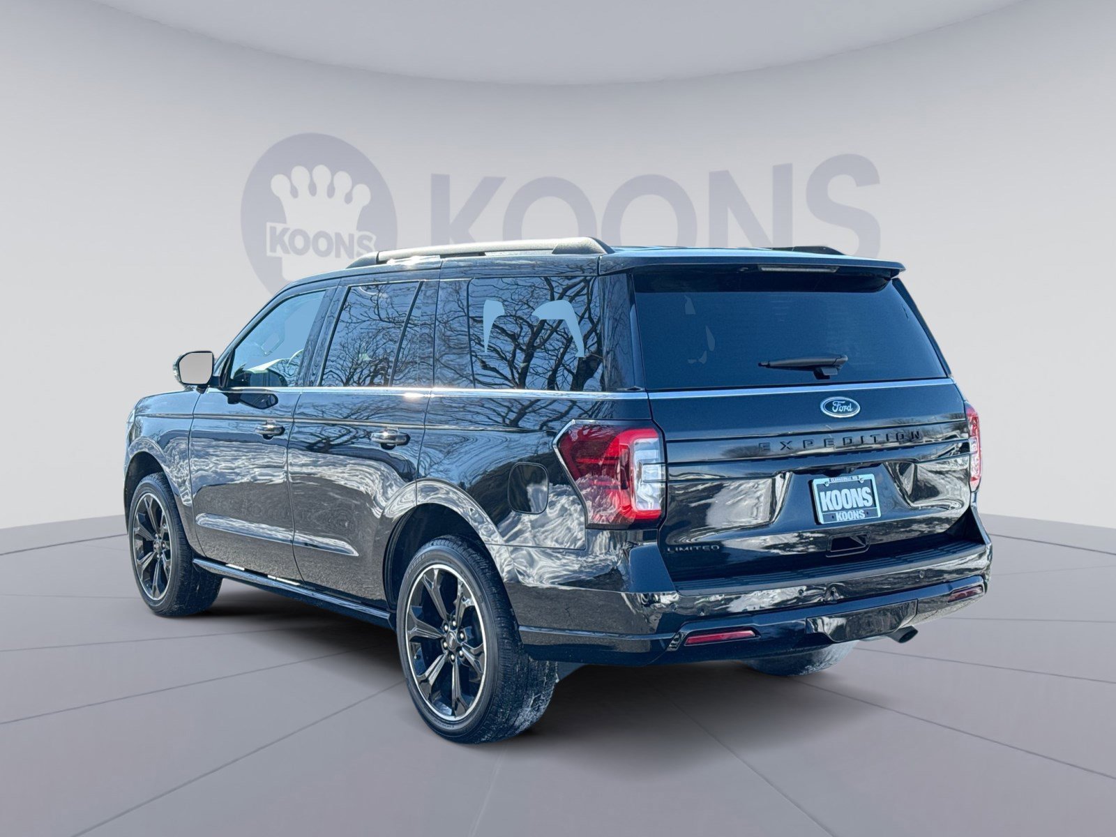 Used 2023 Ford Expedition Limited image 4