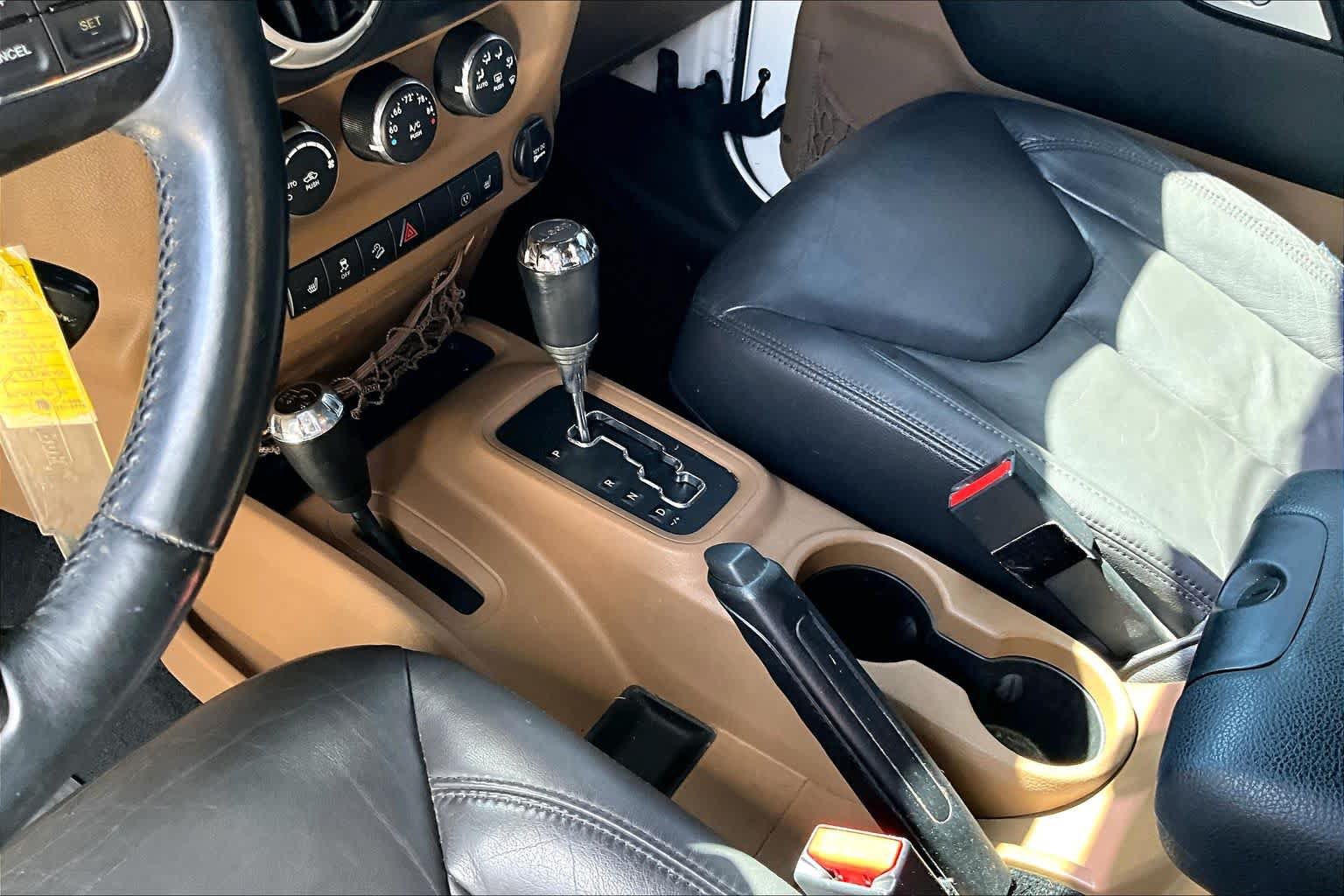 Used 2014 Jeep Wrangler Unlimited Sahara w/ Dual Top Group AWD/4WD image 13