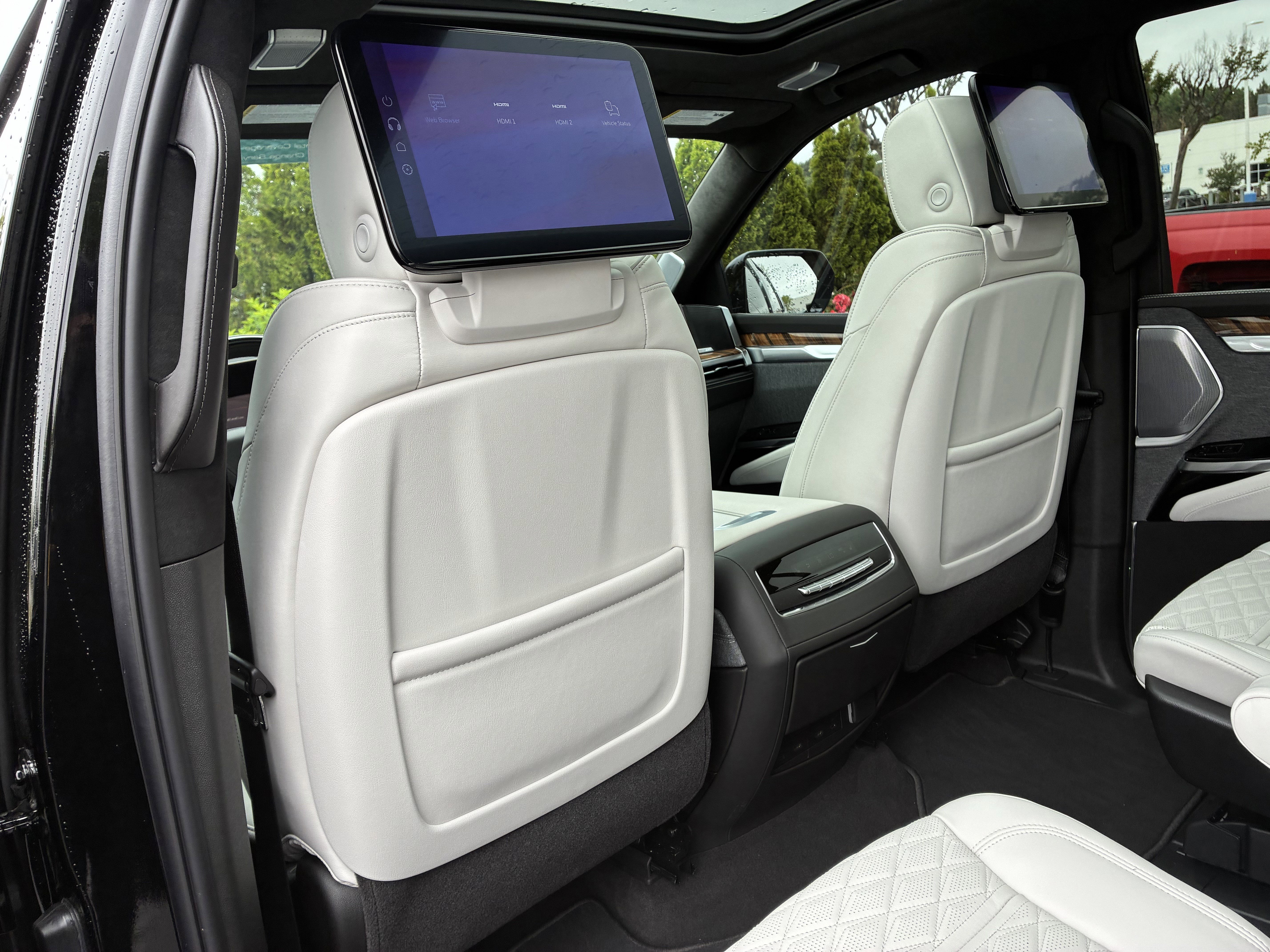 Used 2026 Cadillac Escalade Platinum Sport w/ LPO, Floor Liner Package AWD/4WD image 15