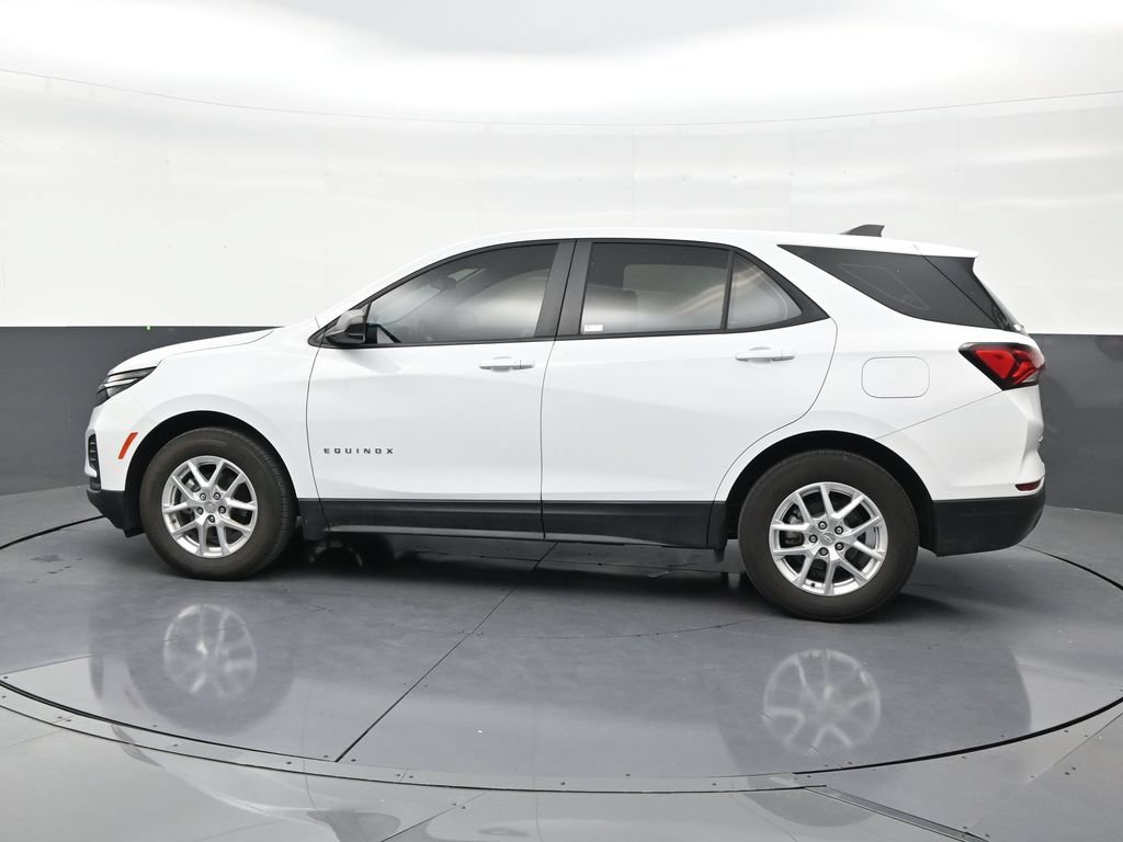 Used 2024 Chevrolet Equinox LS w/ LS Convenience Package FWD image 2