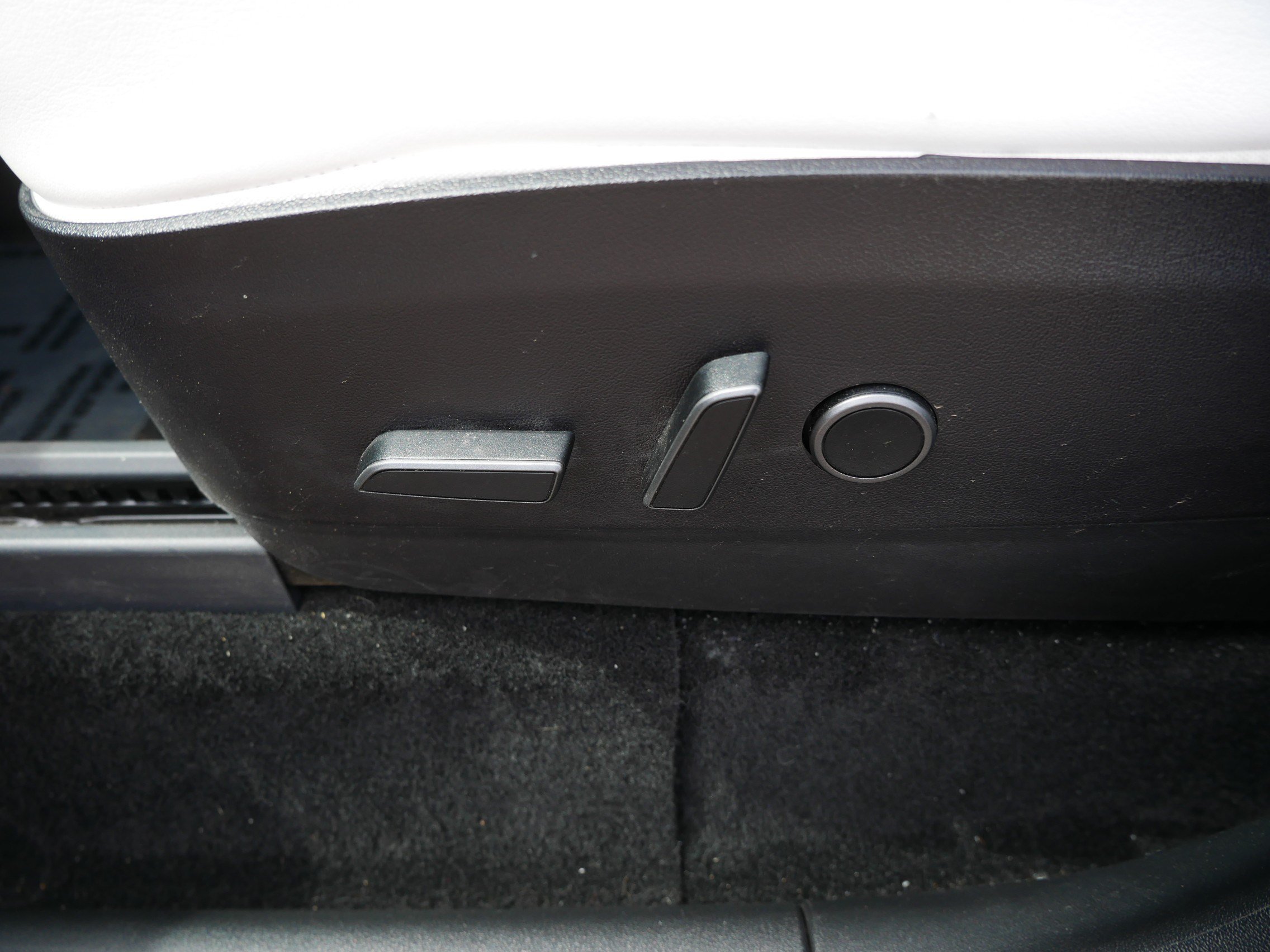Used 2021 Tesla Model Y Long Range AWD/4WD image 19