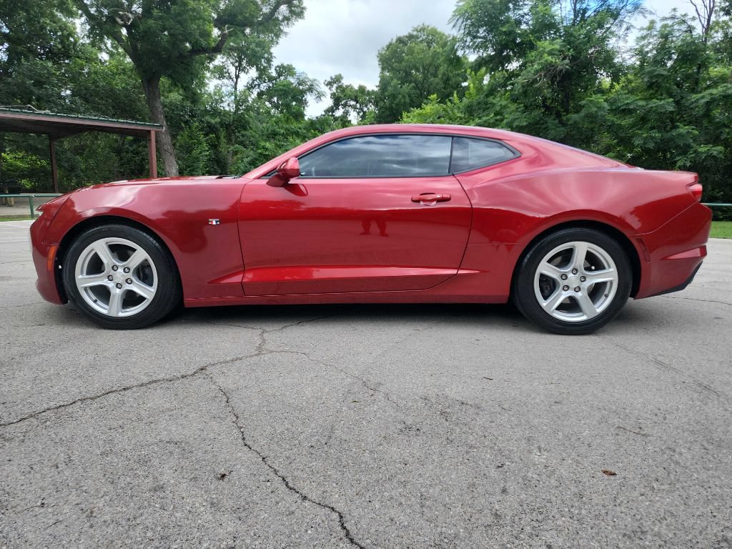 Used 2019 Chevrolet Camaro LT w/ Technology Package RWD image 4