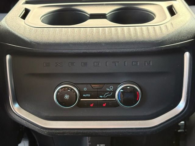 Used 2025 Ford Expedition Platinum image 21