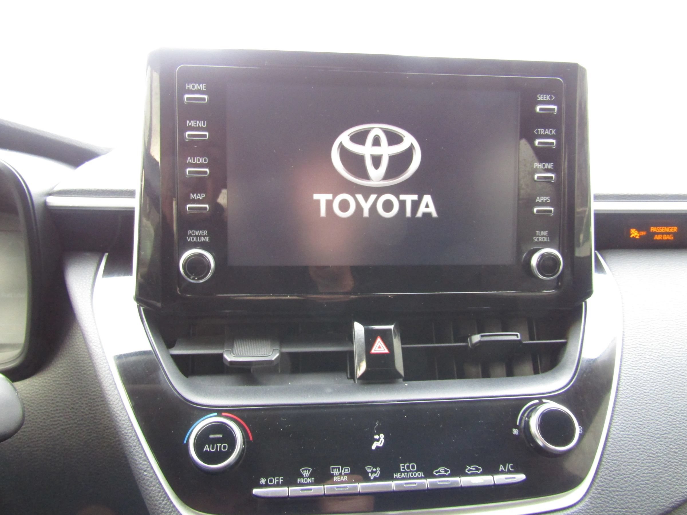 Used 2020 Toyota Corolla LE FWD image 16