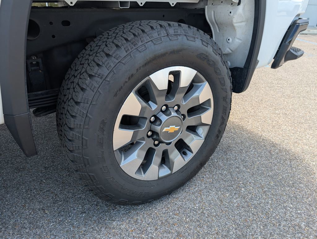 Used 2025 Chevrolet Silverado 2500 Custom w/ Custom Value Package image 30