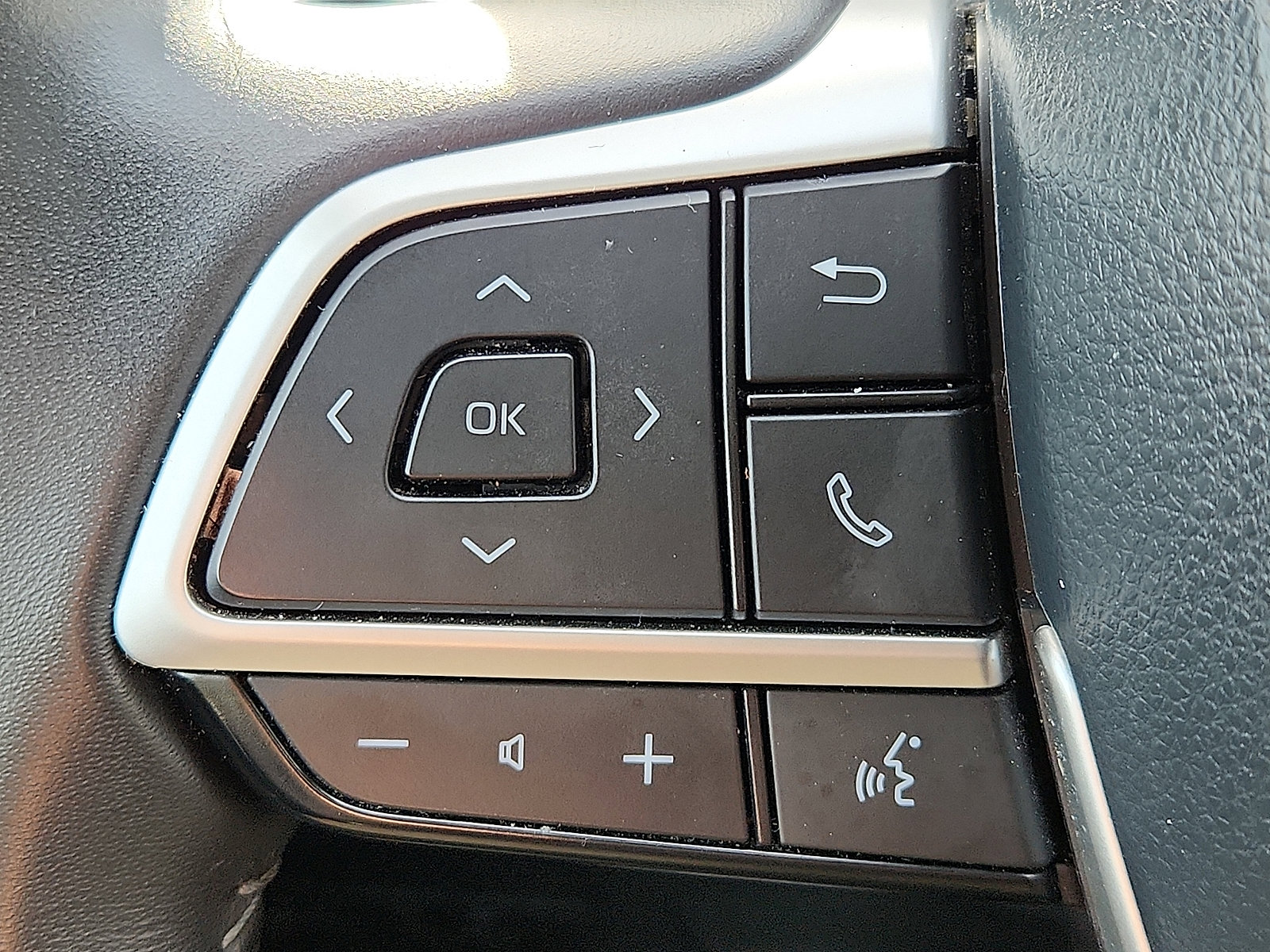 Used 2024 Toyota Highlander XLE image 23