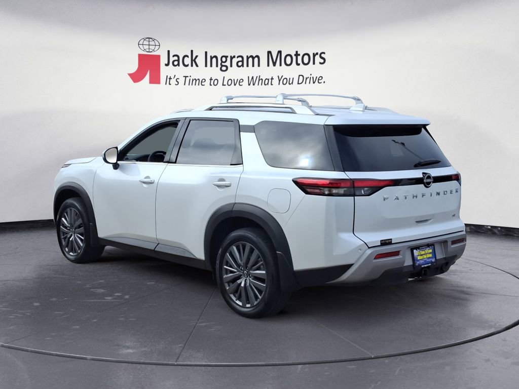 New 2025 Nissan Pathfinder SL image 3