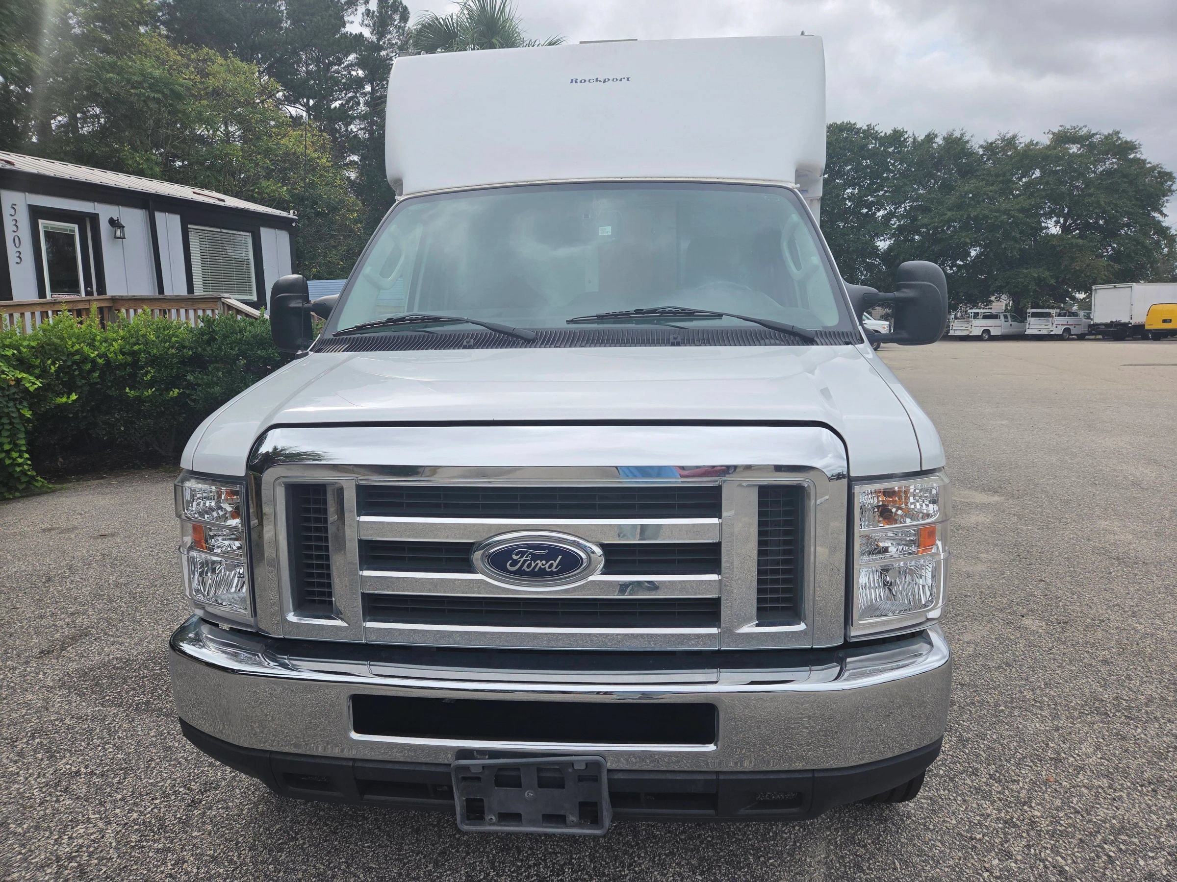 Used 2018 Ford E-350 and Econoline 350 Super Duty w/ Power Windows & Locks Group RWD image 2
