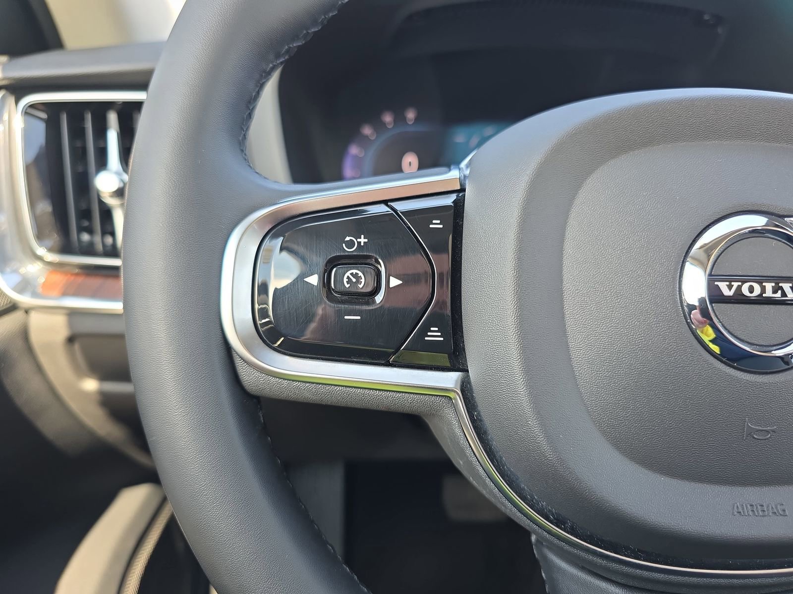 Used 2024 Volvo S60 B5 Plus image 16