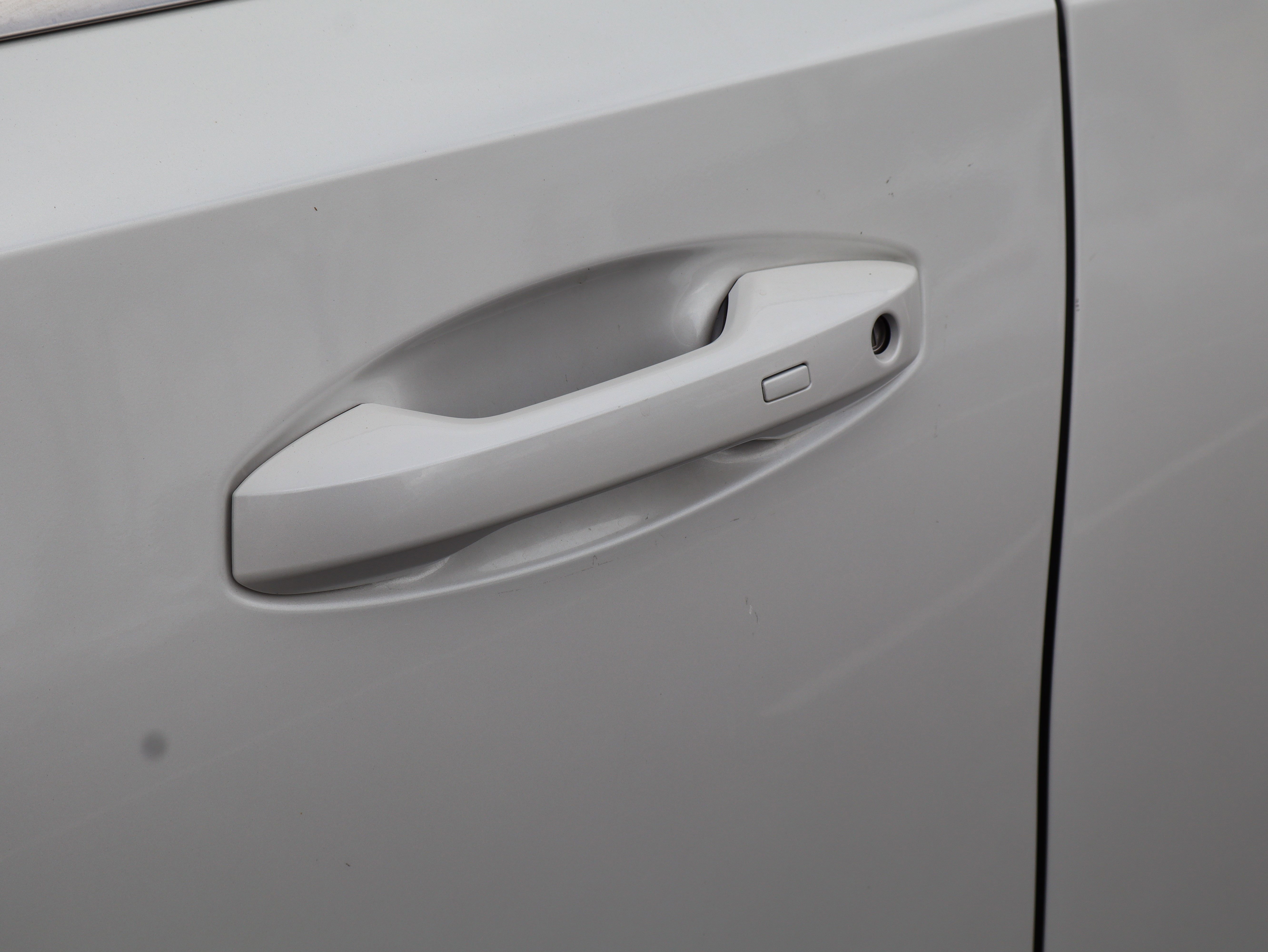 Used 2025 Nissan Armada SL w/ Captain's Chari Seat Package image 14