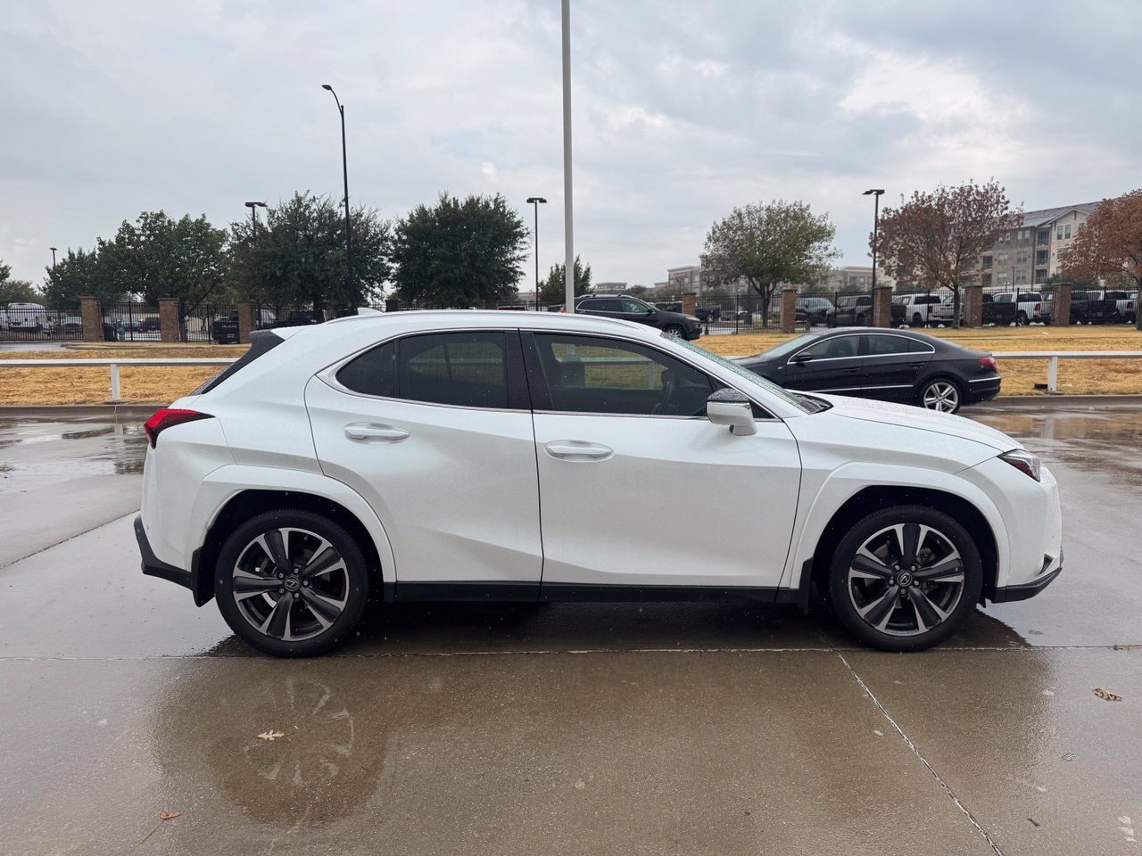 Used 2022 Lexus UX 200 w/ Premium Package FWD image 3