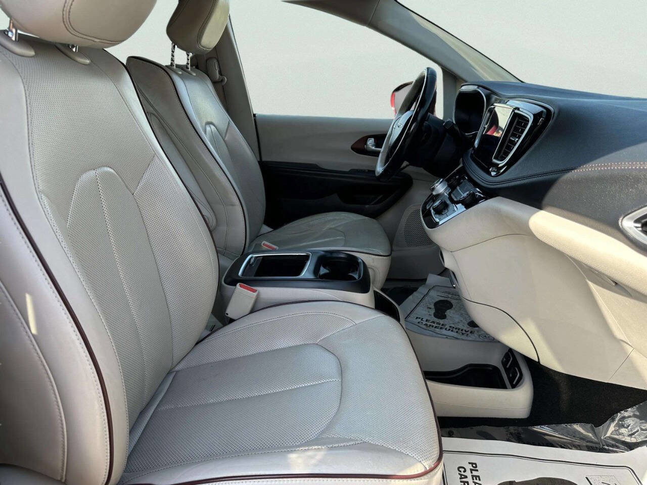 Used 2017 Chrysler Pacifica Limited w/ UConnect Theater Package image 23