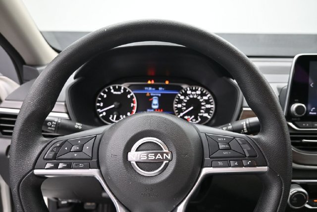 Used 2023 Nissan Altima 2.5 SV FWD image 14