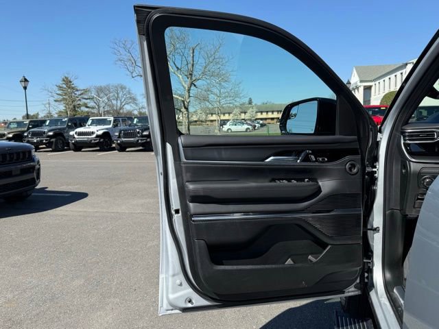 New 2026 Jeep Grand Wagoneer Summit image 22