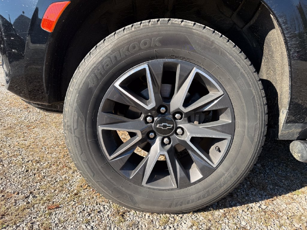 Used 2022 Chevrolet Suburban Z71 w/ Luxury Package AWD/4WD image 9